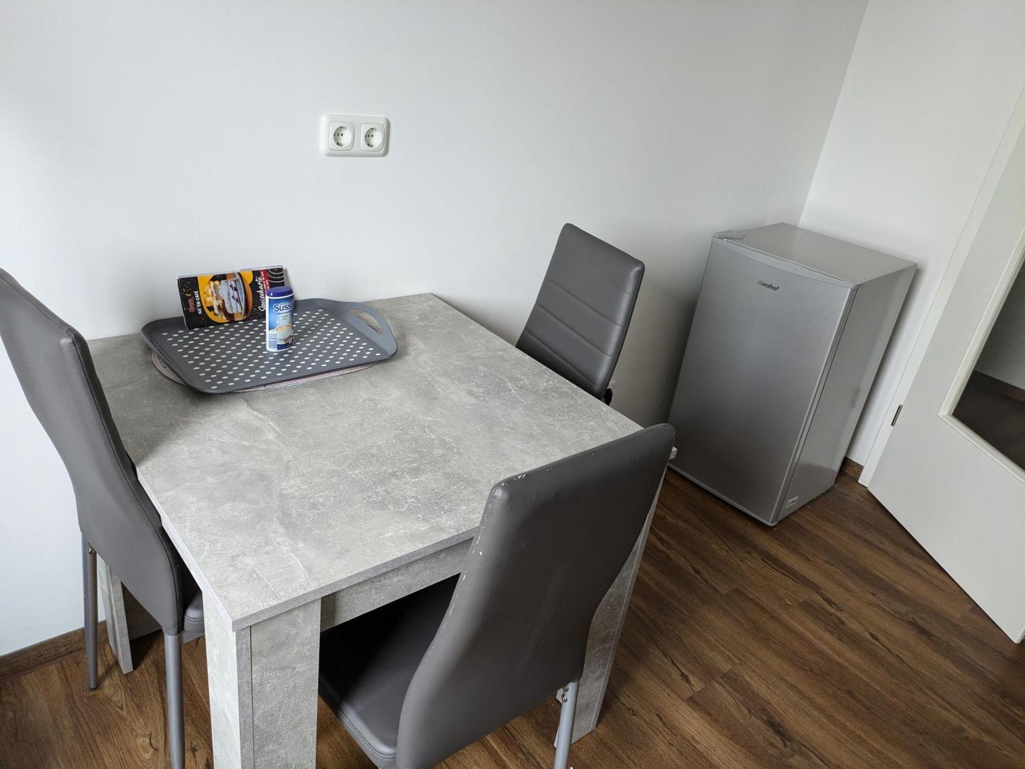 Schoene Einfache Ferienwohnung Zwischen Stadt Und Meer Wilhelmshaven Exterior photo